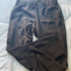 Lululemon On the Fly (woven)  straight leg joggers